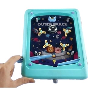 Brädspel med metallboll