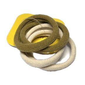 4 hair ties